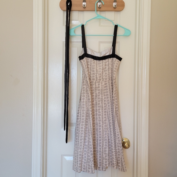 Vintage Floral Pattern Dress in S - Picture 2 of 5